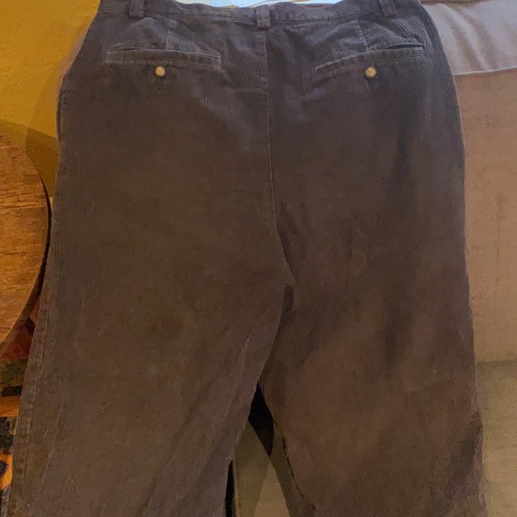 Nice pair of Eddie Bauer corduroy pants - Picture 3 of 3